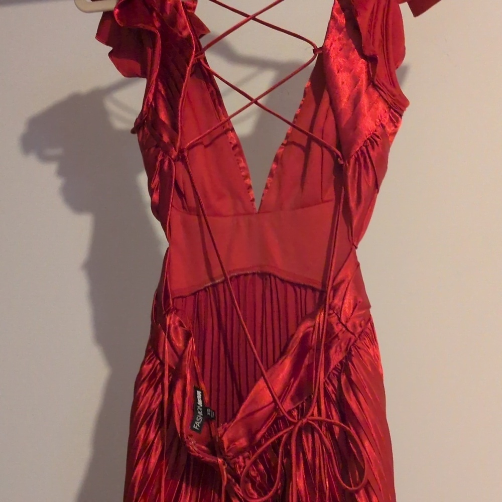 Elegant Red Ruffled Dress - Picture 6 of 8